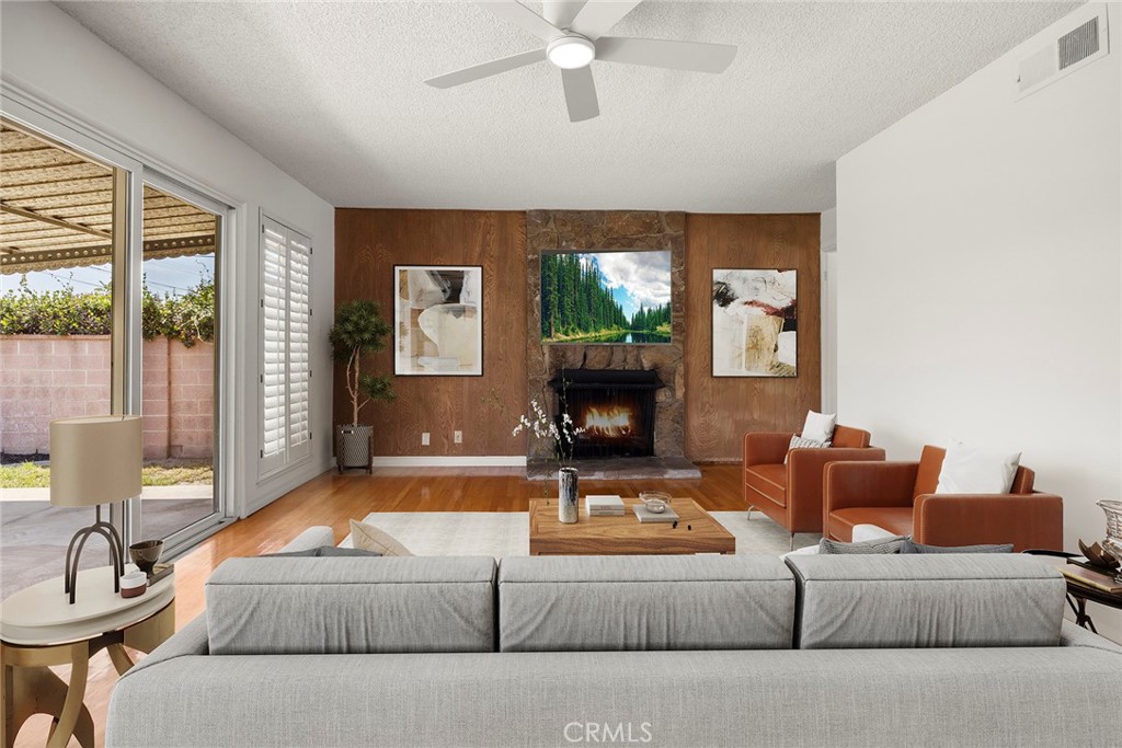 2322 E Sycamore Street