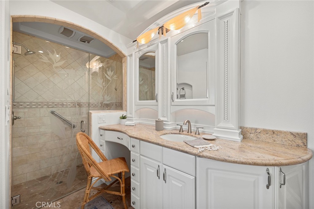 1118 E Almond Avenue 2