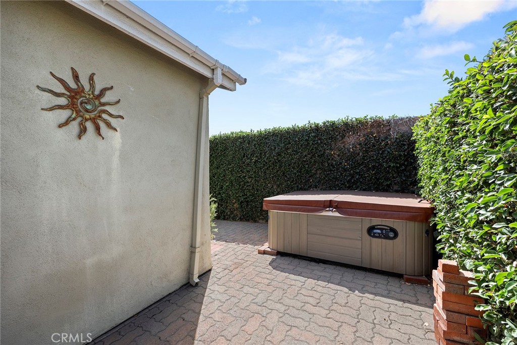 1118 E Almond Avenue 2