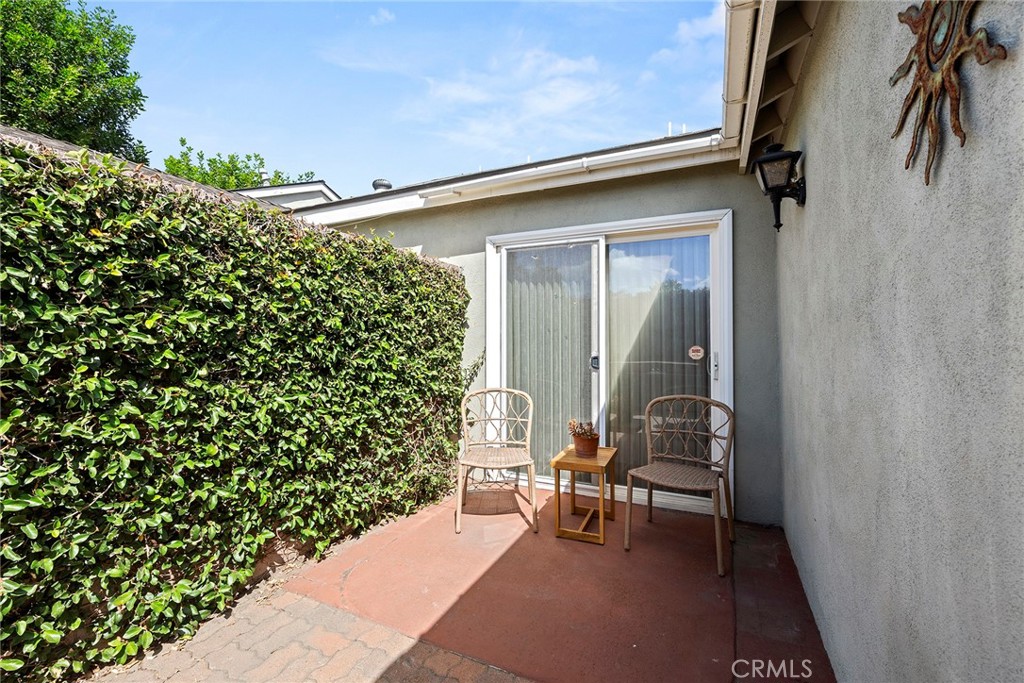 1118 E Almond Avenue 2