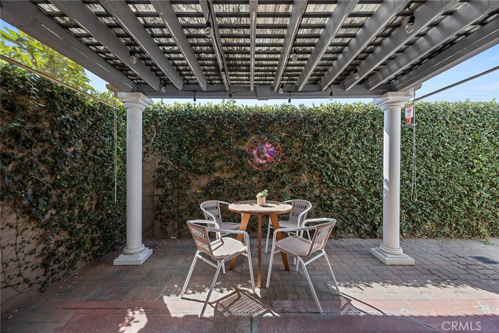 1118 E Almond Avenue 2