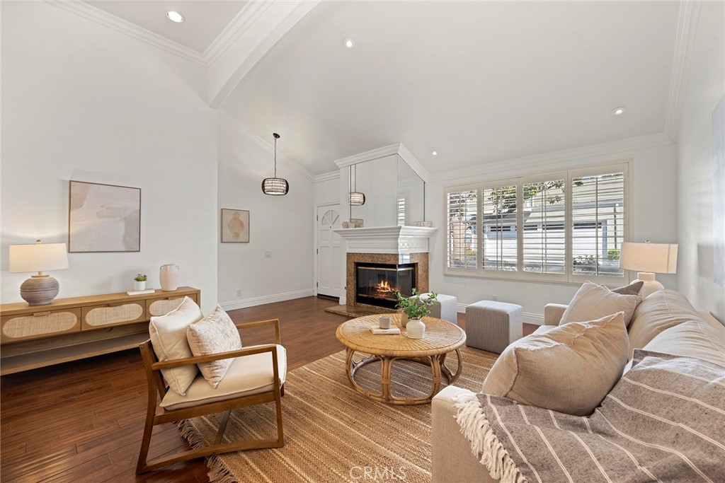 1118 E Almond Avenue 2