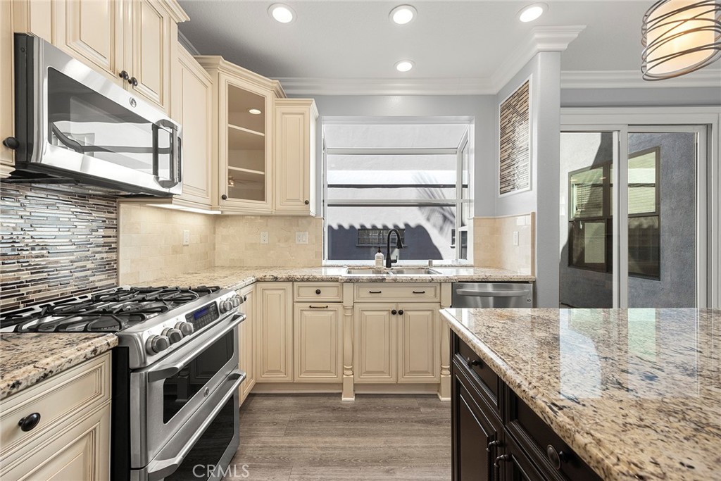 406 Goldenwest Street