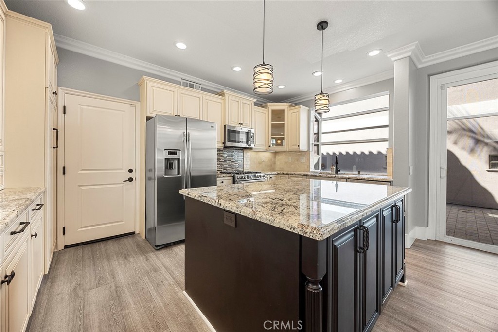 406 Goldenwest Street