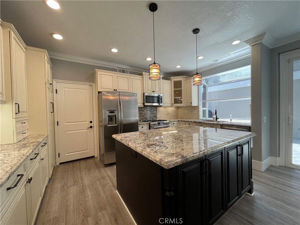 406 Goldenwest Street