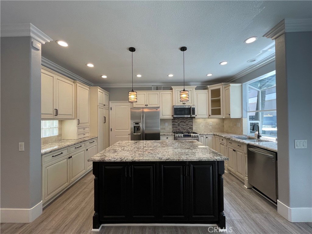 406 Goldenwest Street