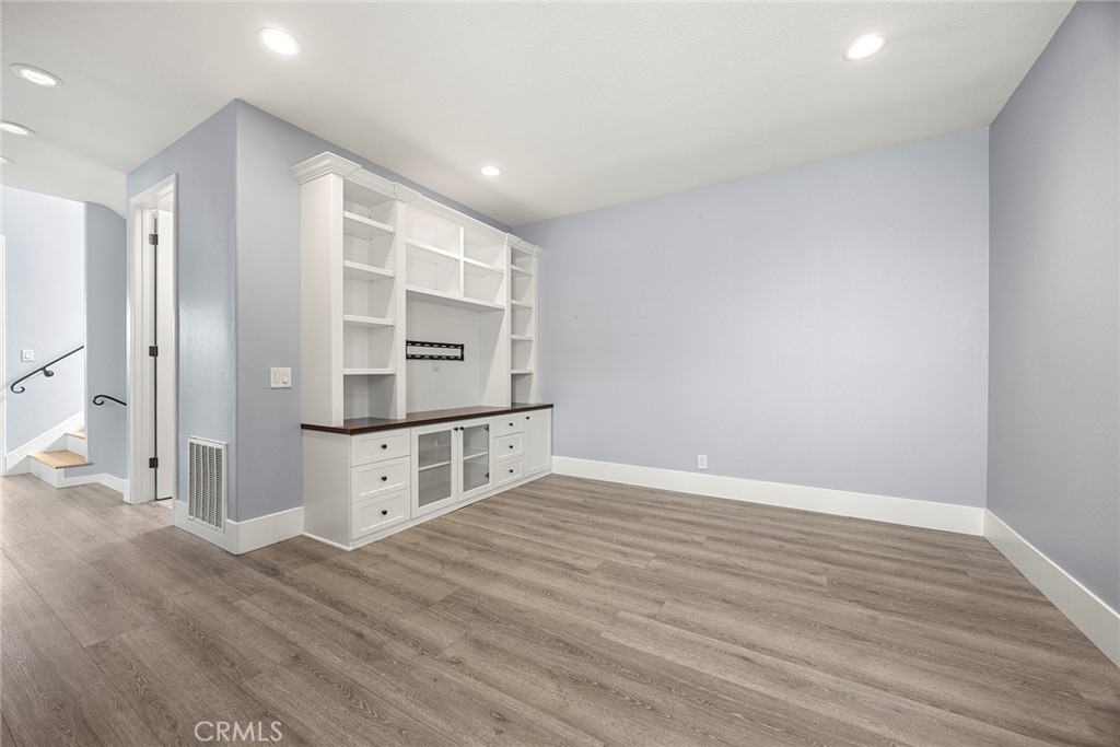 406 Goldenwest Street