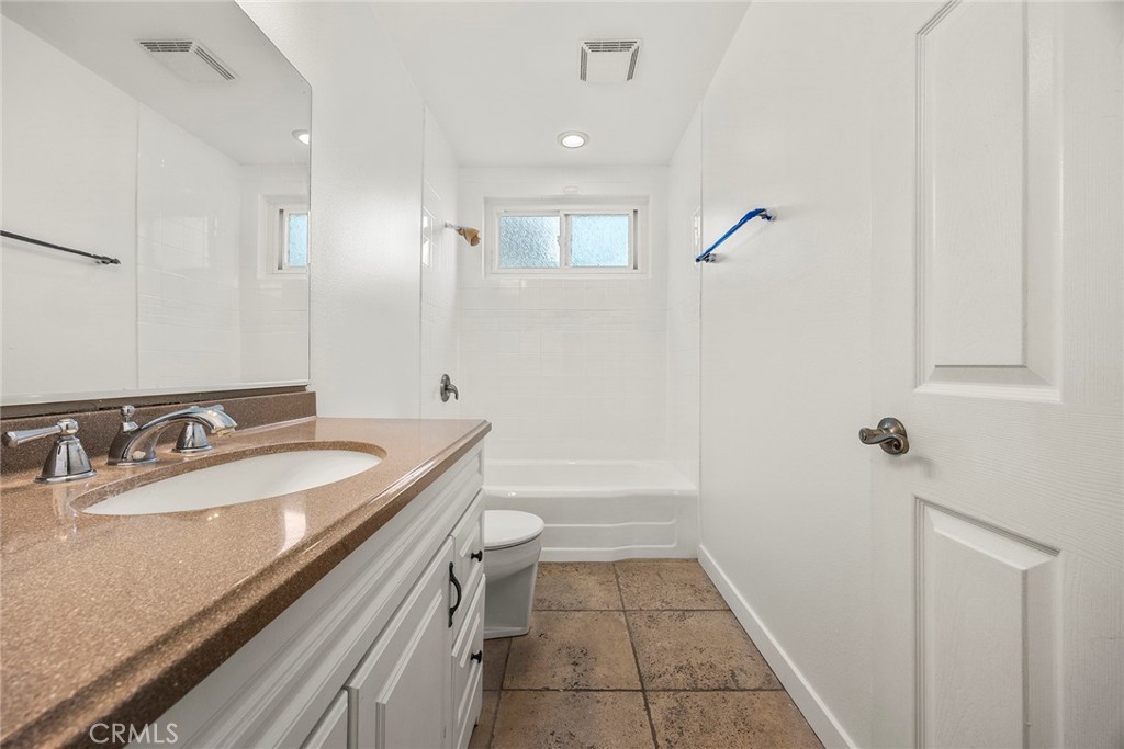 3628 W Flower Avenue