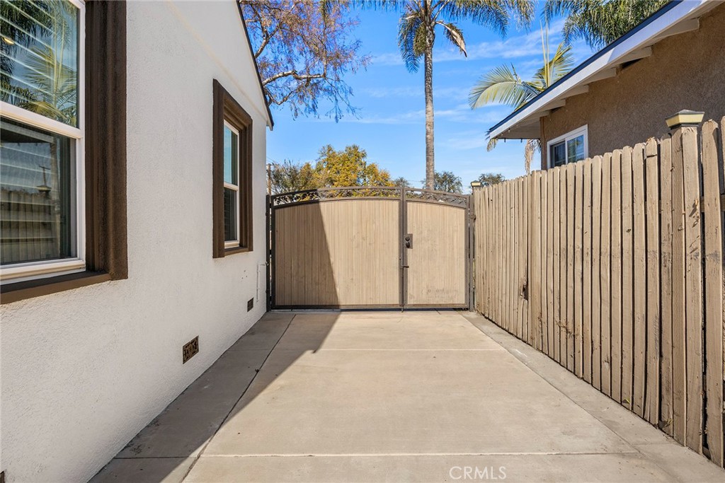 3628 W Flower Avenue