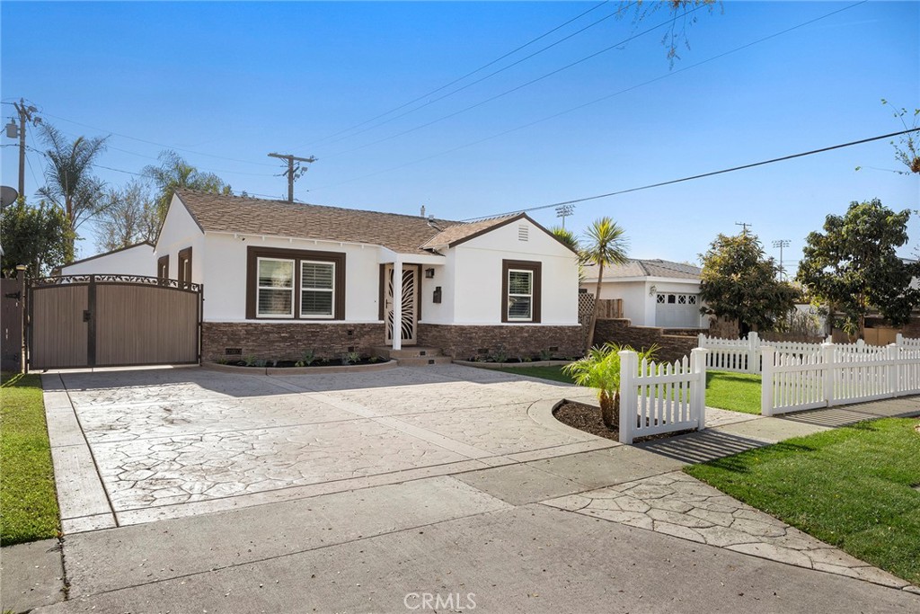 3628 W Flower Avenue