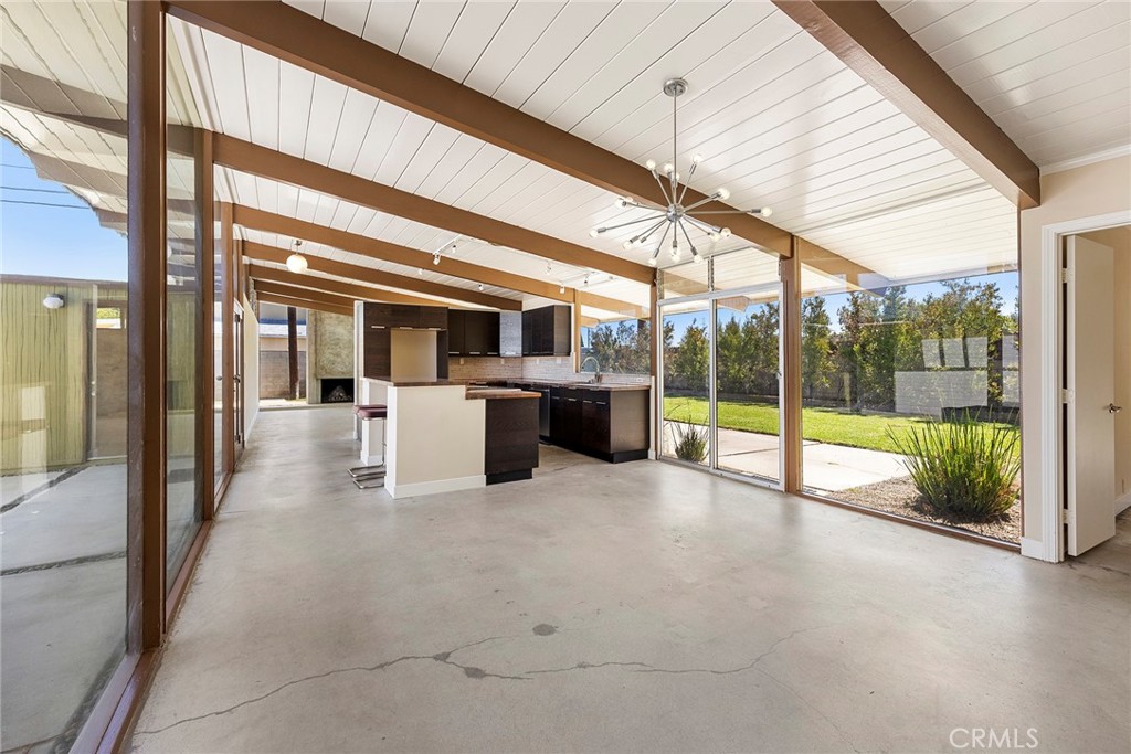 840 E Palmdale Avenue