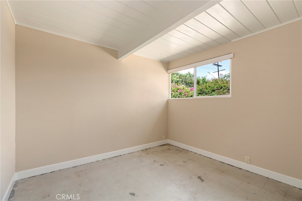 840 E Palmdale Avenue