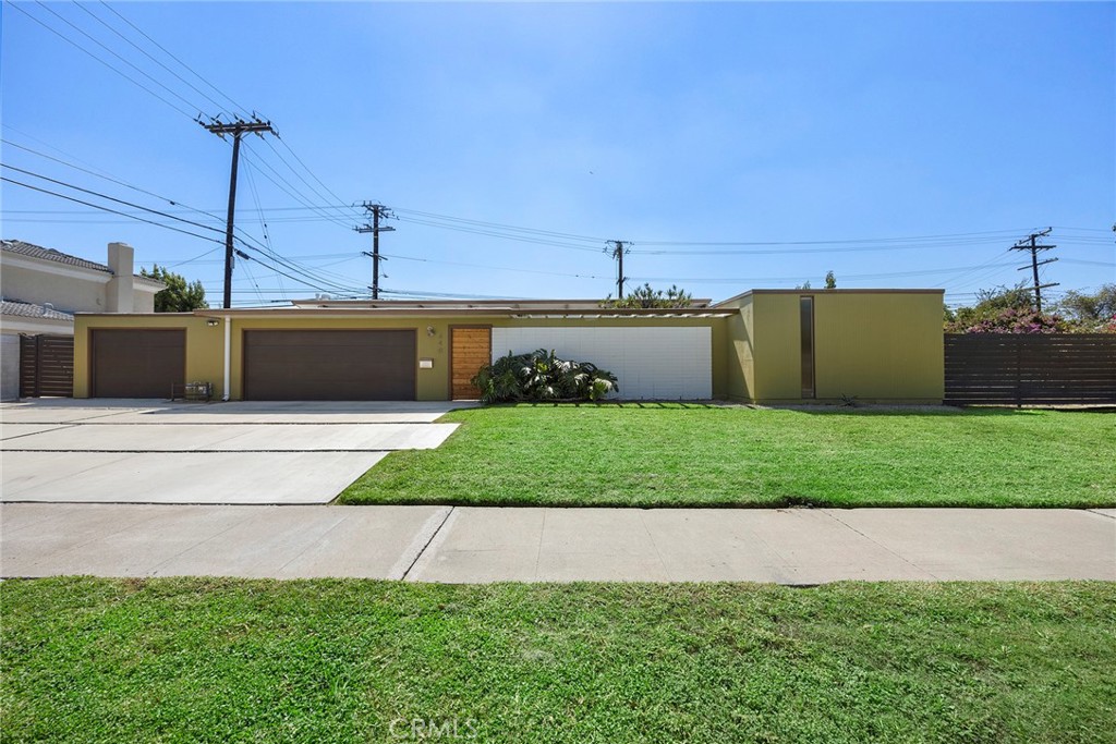 840 E Palmdale Avenue