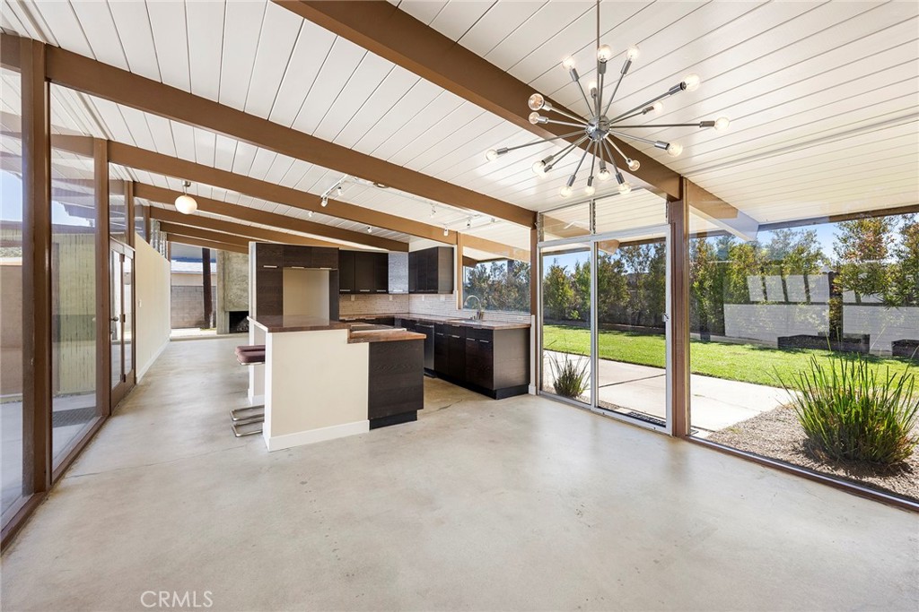 840 E Palmdale Avenue