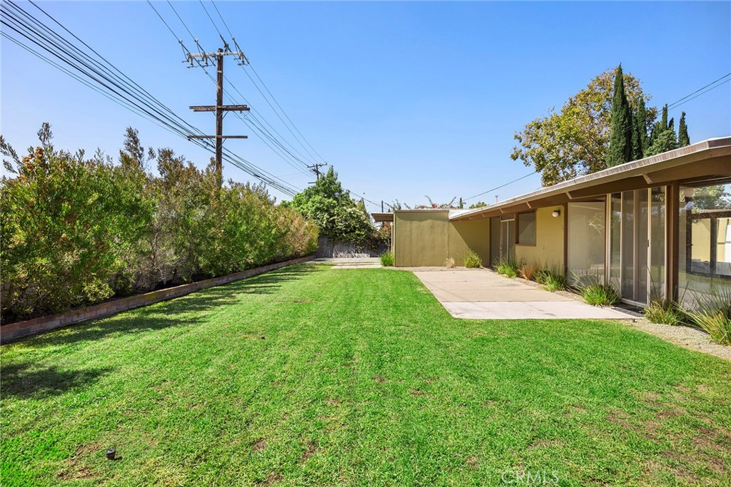 840 E Palmdale Avenue