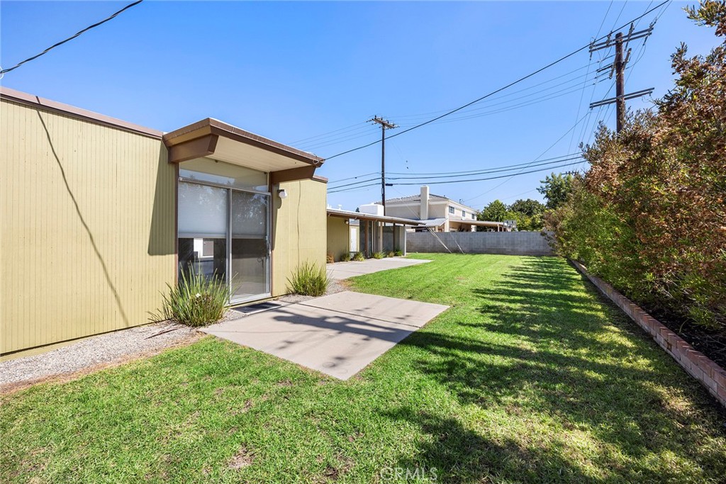 840 E Palmdale Avenue