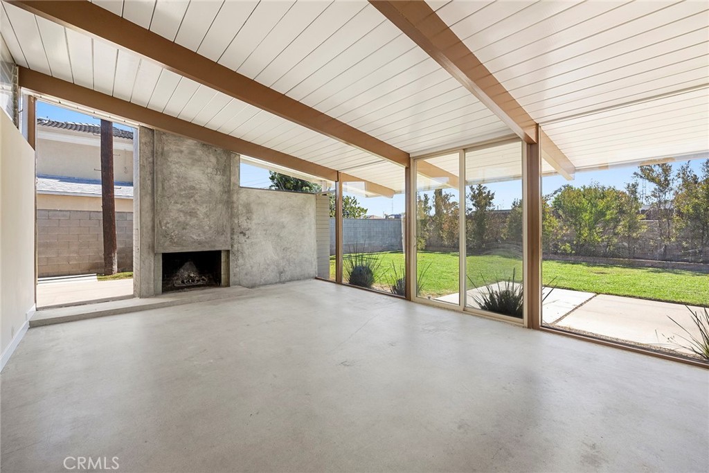 840 E Palmdale Avenue