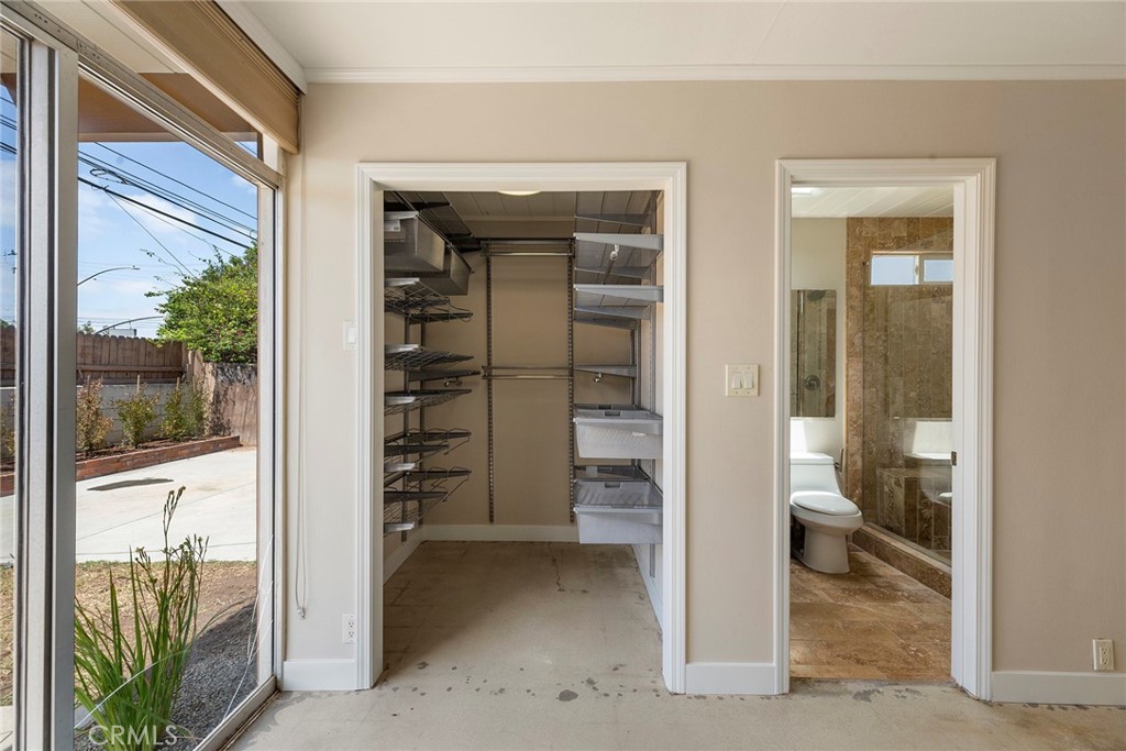 840 E Palmdale Avenue