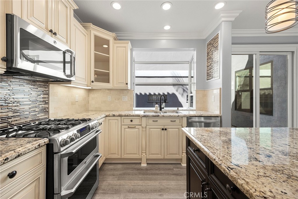 406 Goldenwest Street