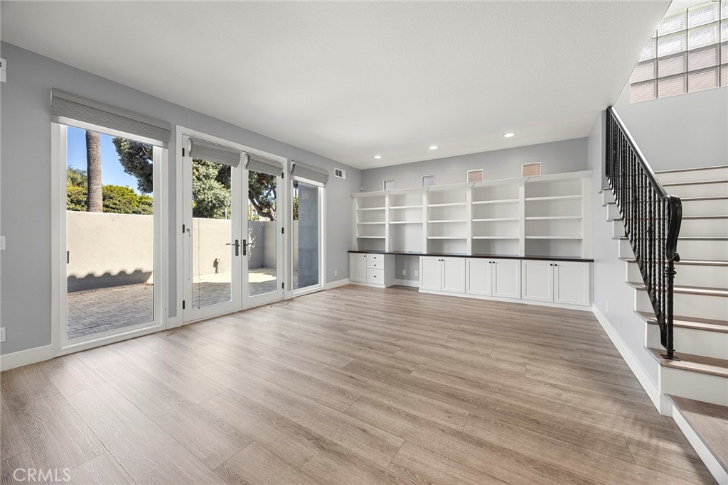 406 Goldenwest Street