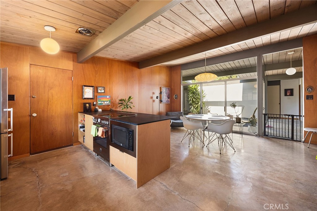 1131 N Encanto