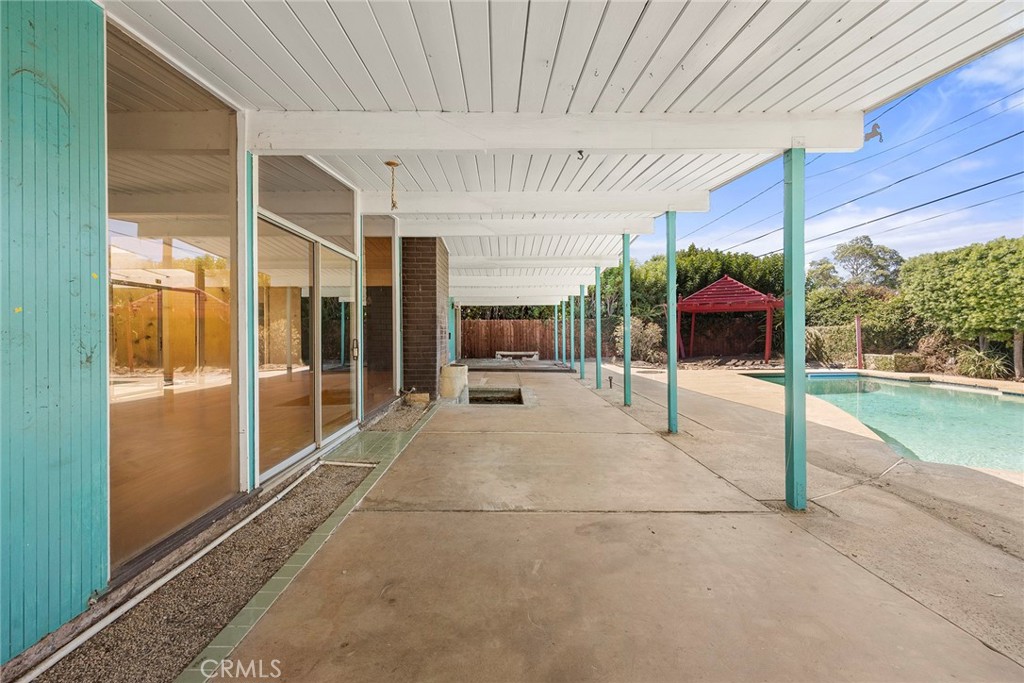 636 S Woodland