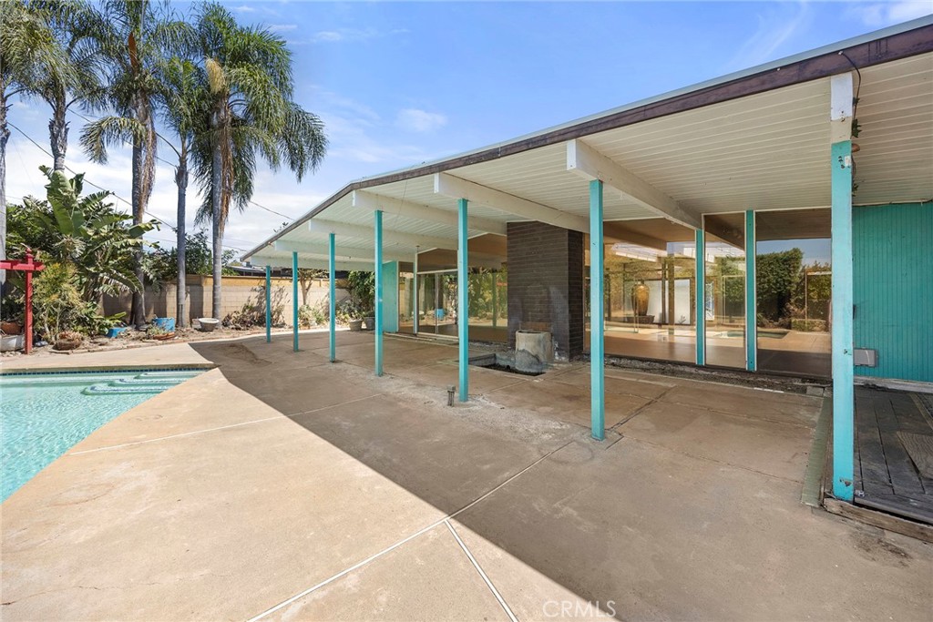 636 S Woodland