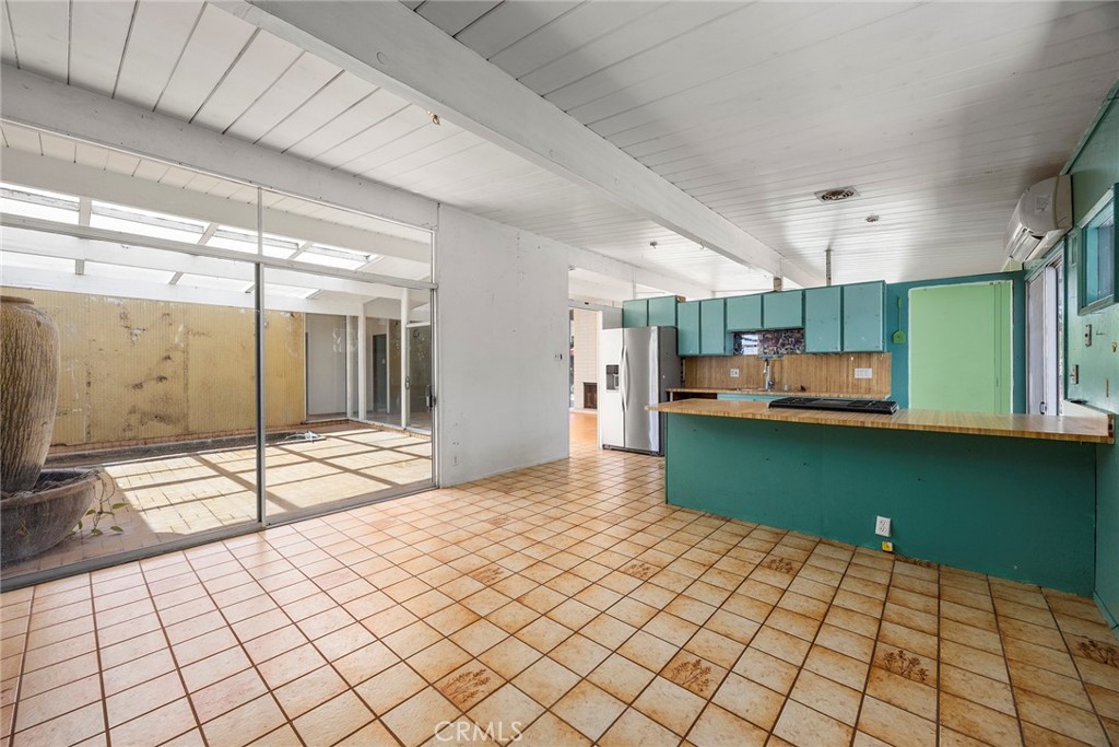 636 S Woodland