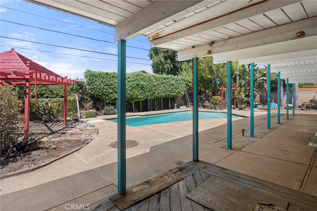 636 S Woodland