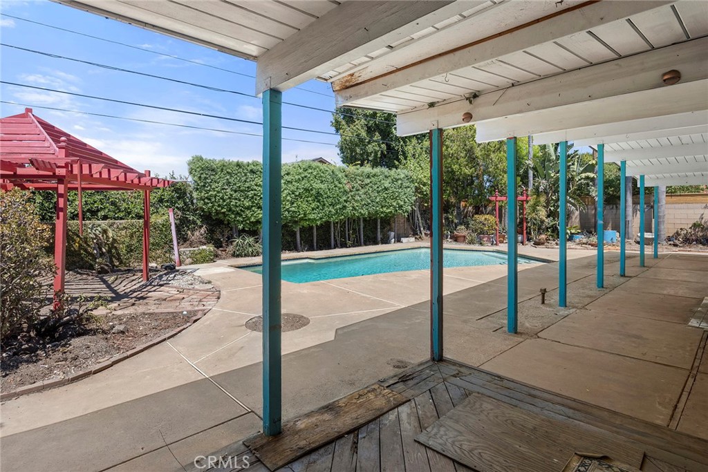 636 S Woodland