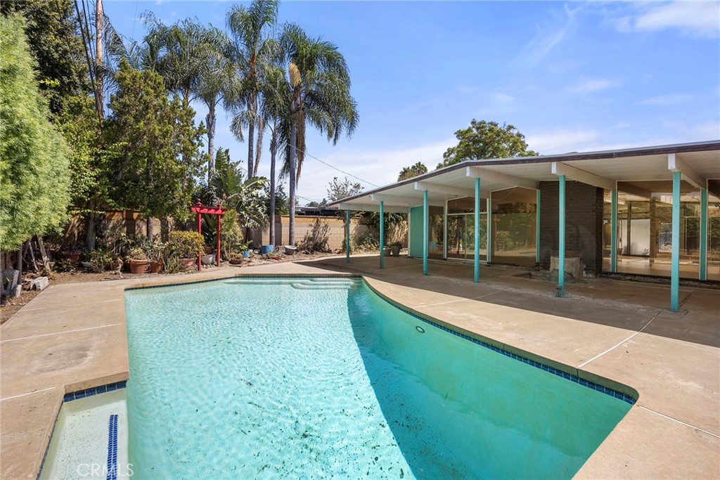 636 S Woodland