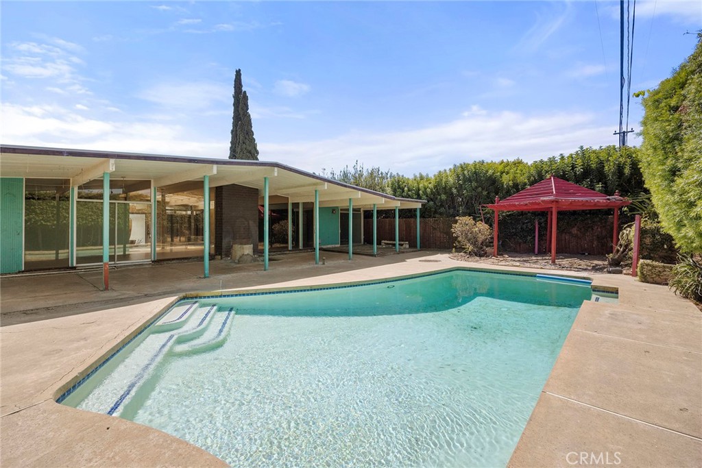636 S Woodland