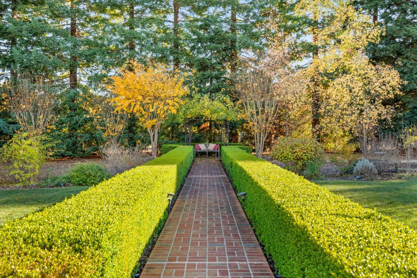 16260 Paradise Valley LN