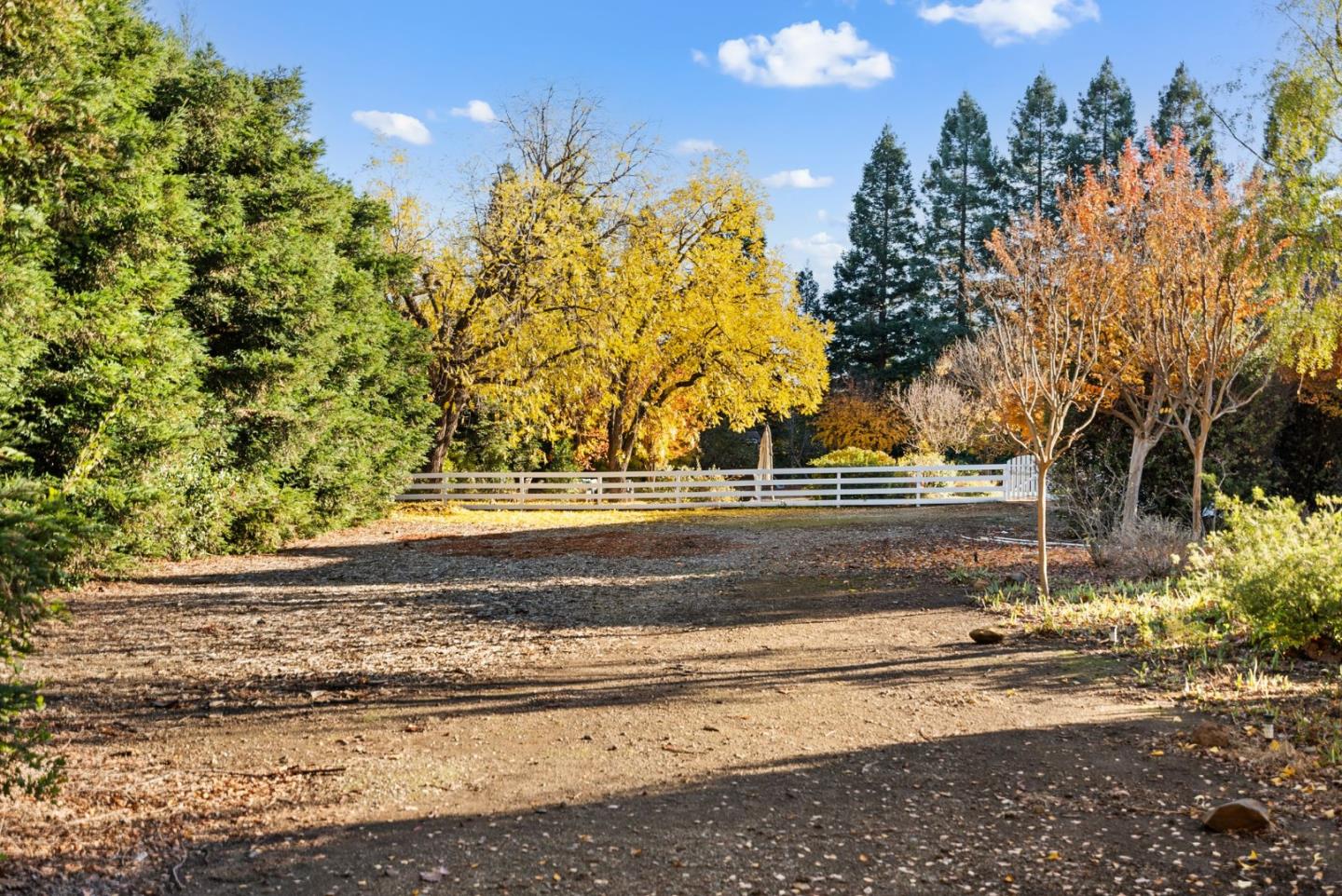 16260 Paradise Valley LN