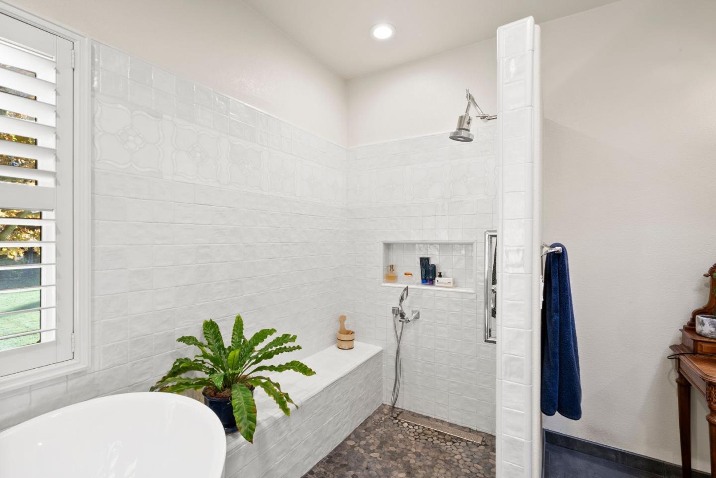 16260 Paradise Valley LN