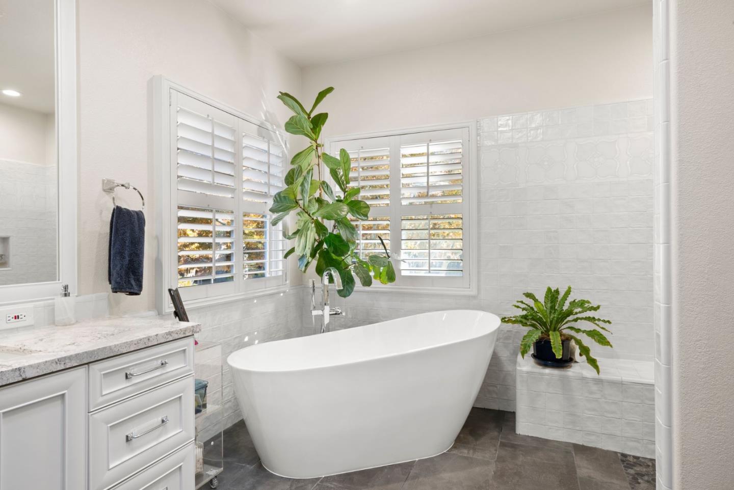 16260 Paradise Valley LN