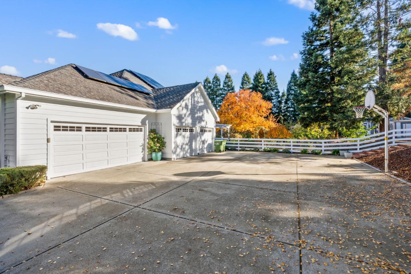 16260 Paradise Valley LN