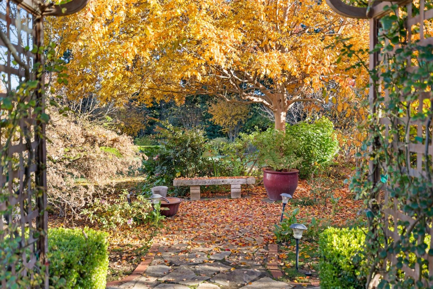 16260 Paradise Valley LN