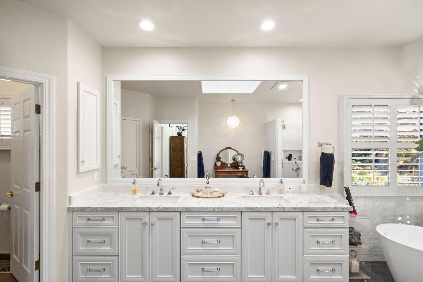 16260 Paradise Valley LN