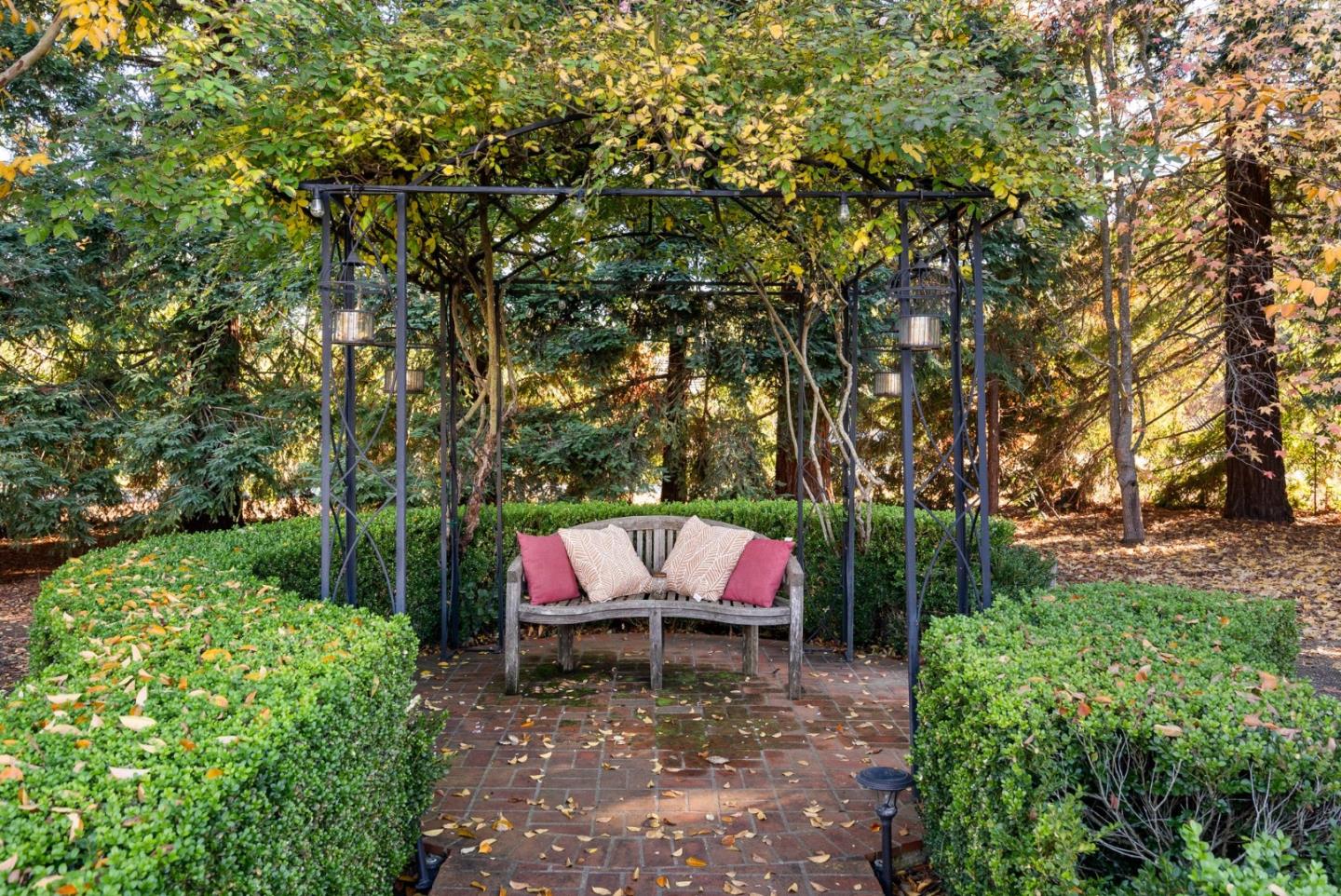 16260 Paradise Valley LN