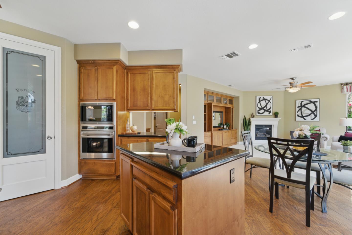1353 Cristal CT