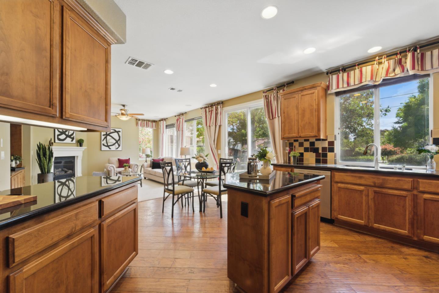 1353 Cristal CT