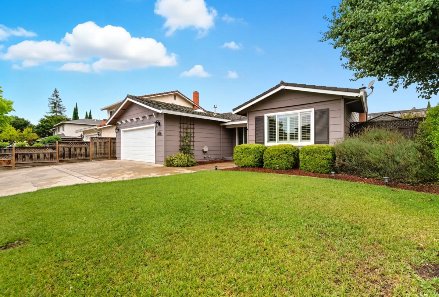 3761 Thousand Oaks Drive