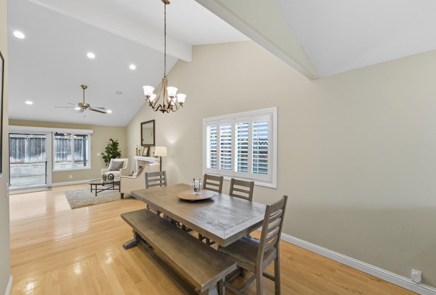 3761 Thousand Oaks Drive