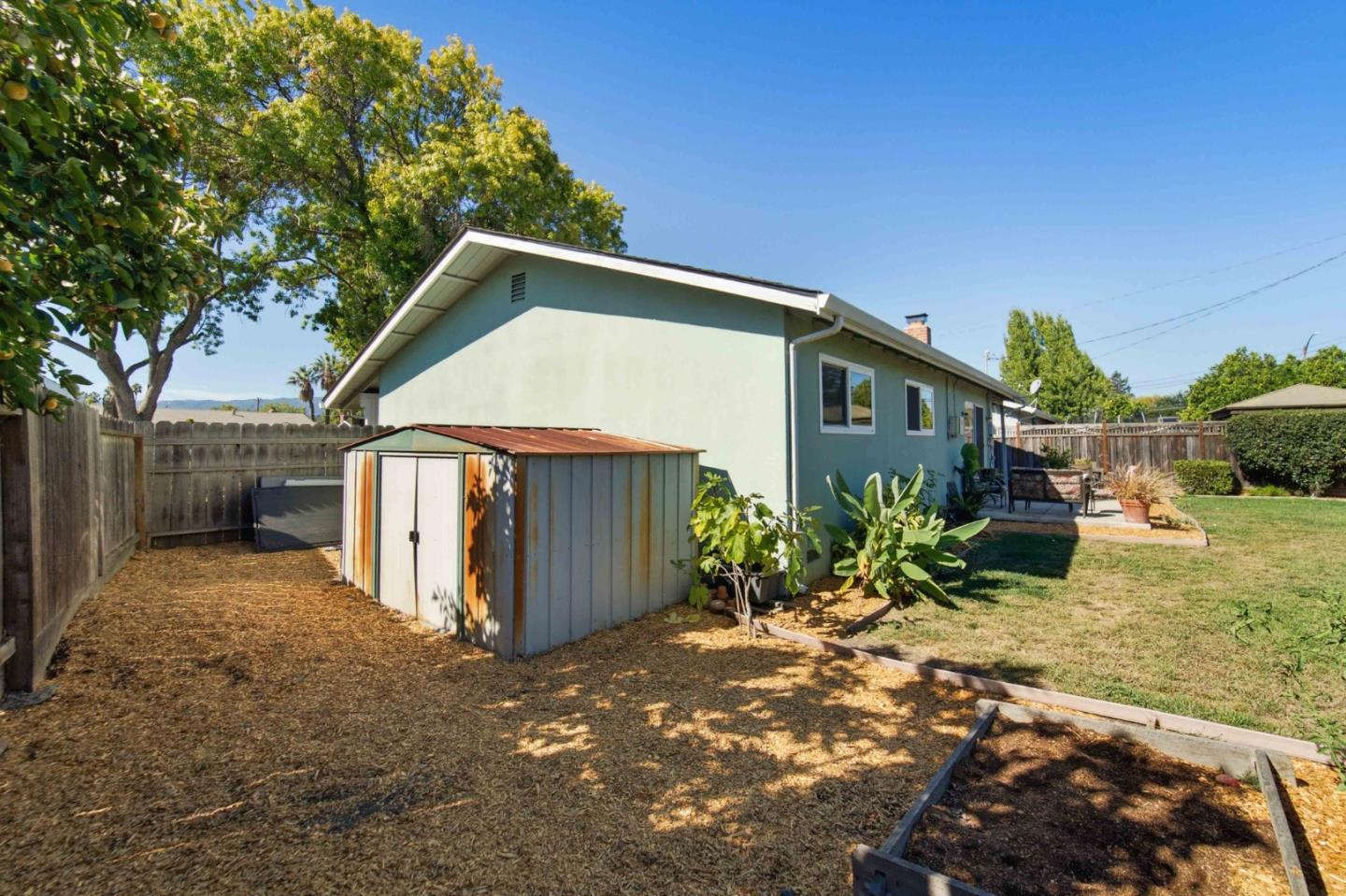 623 Seneca CT