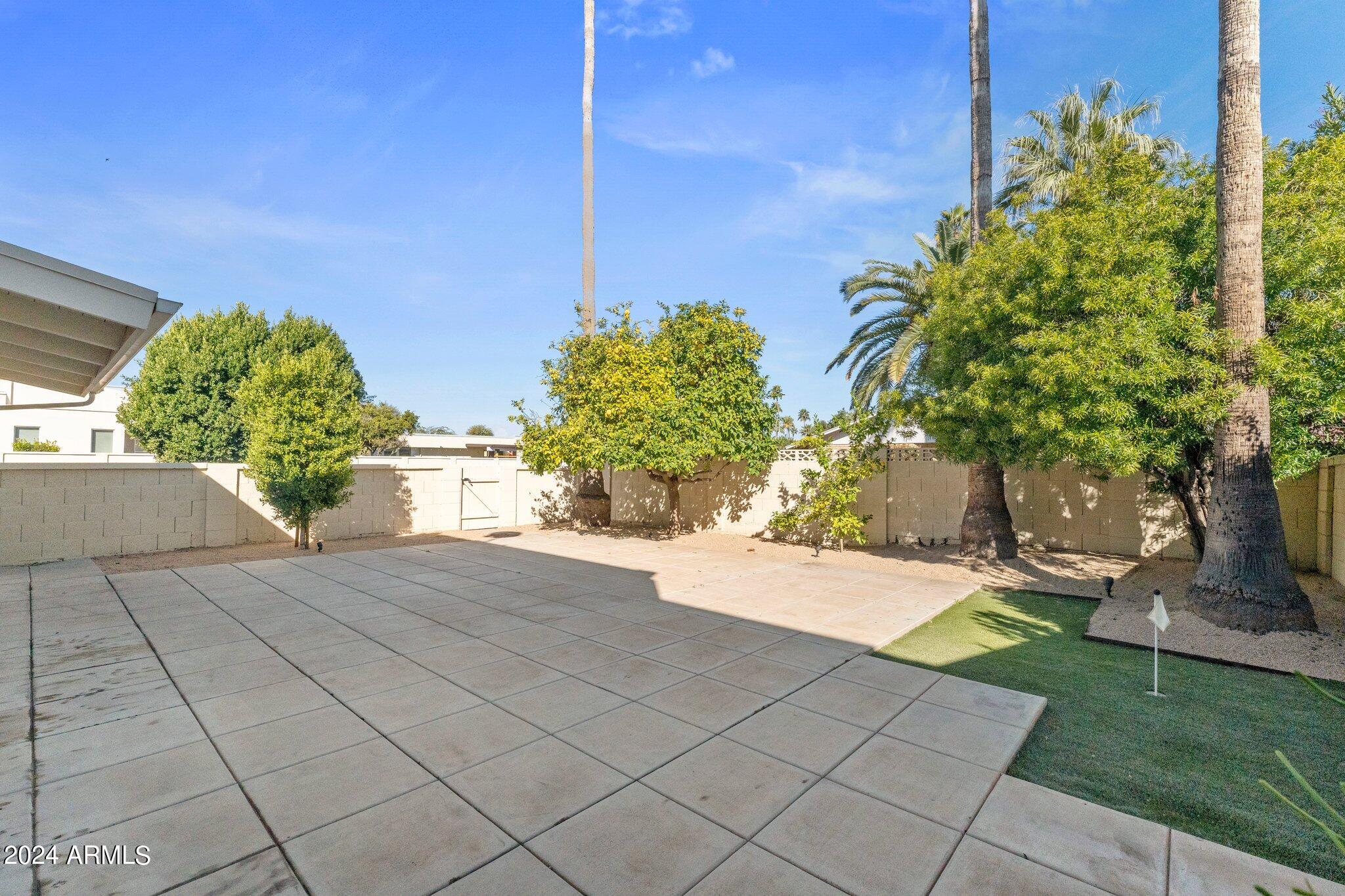 8702 E DEVONSHIRE Avenue