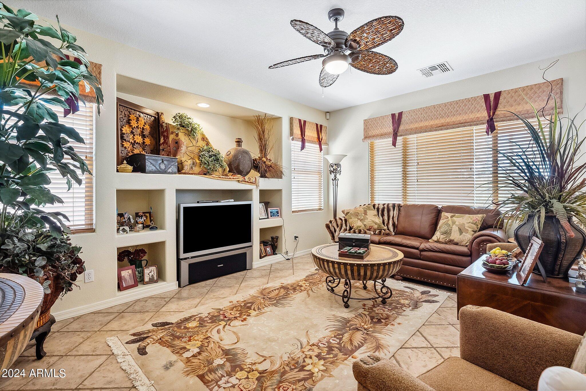 3211 E GLENEAGLE Drive