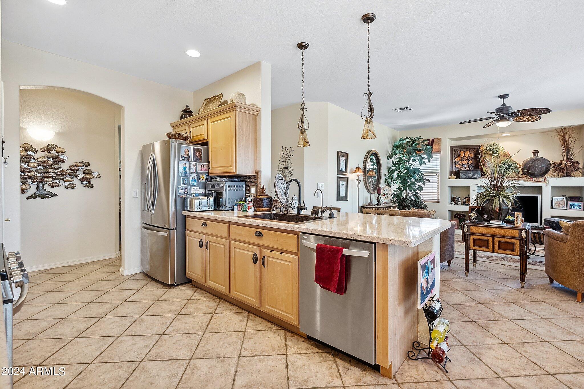 3211 E GLENEAGLE Drive