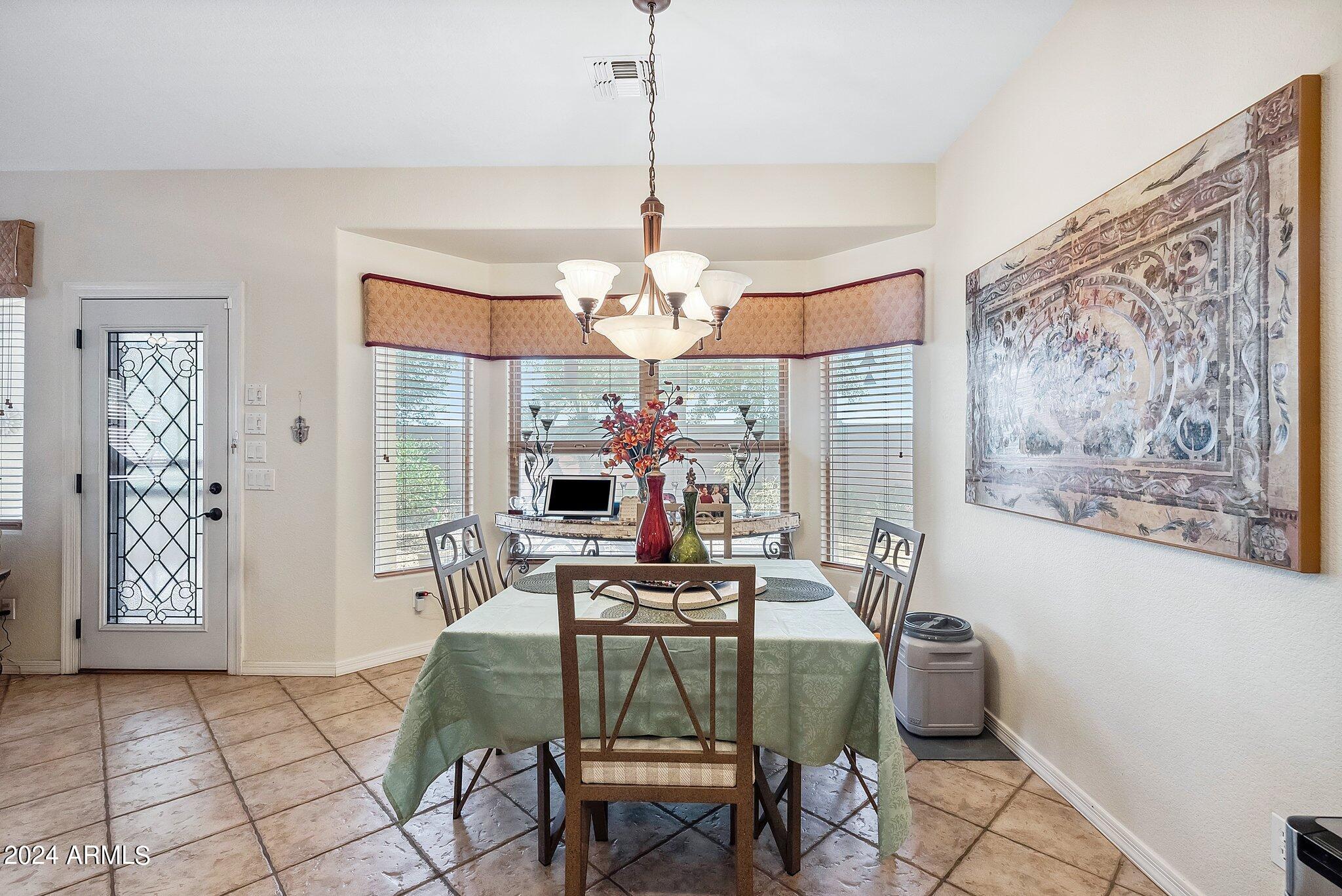 3211 E GLENEAGLE Drive