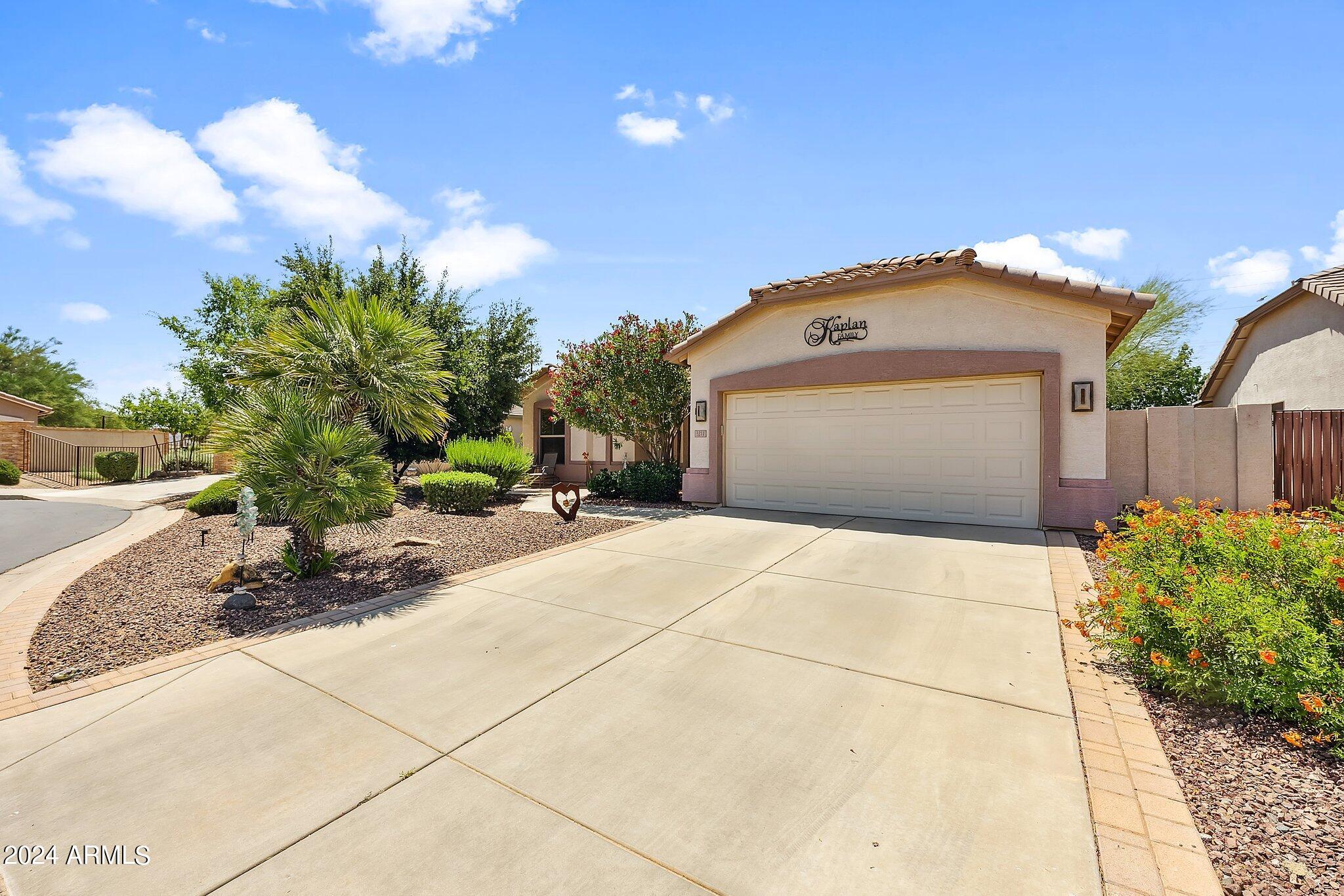 3211 E GLENEAGLE Drive